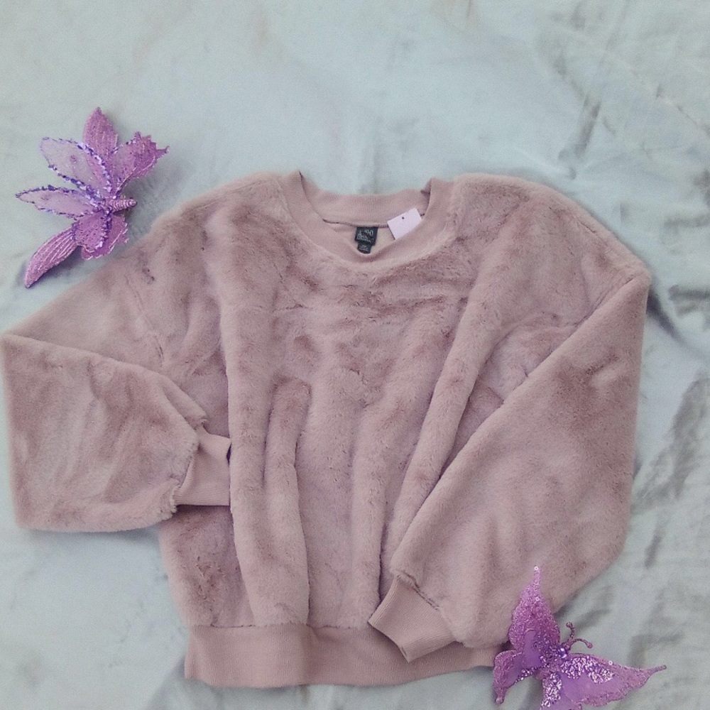 WILD FABLE FAUX FUR CREWNECK SWEATER